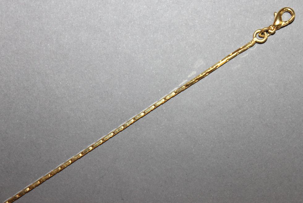 Chaines Modèle doré  Disponible en 45 cm